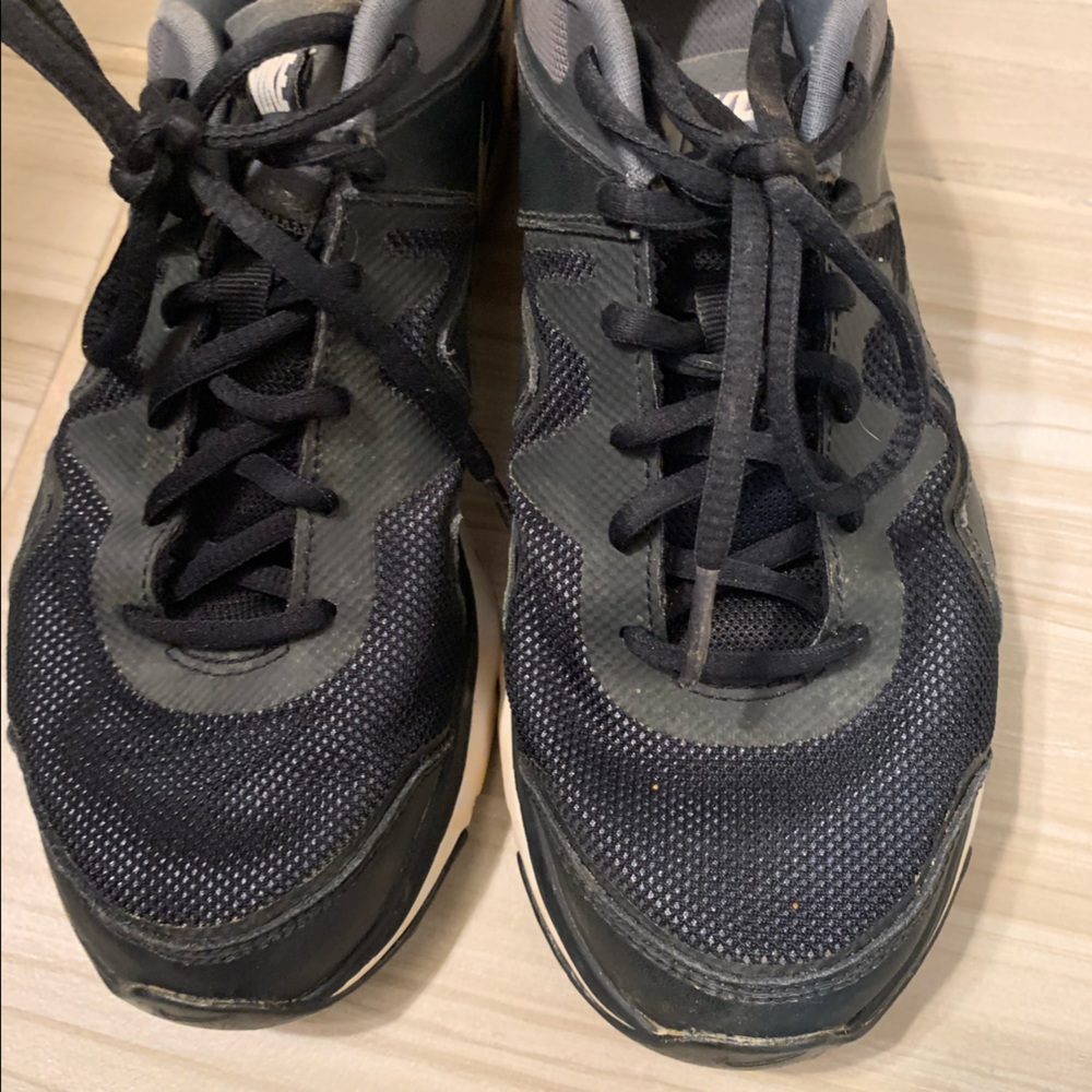 nike shoes - Picture 3 of 5